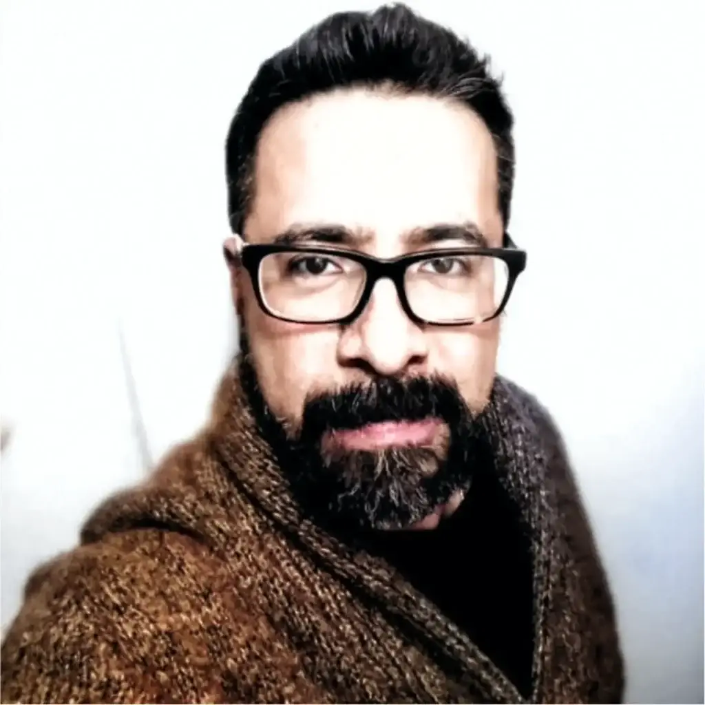 Foto de José Luis Chavez, Director de Diseño Editorial en la Editorial Barker Books.