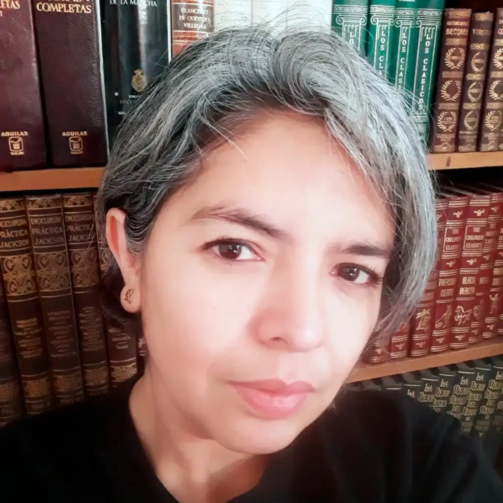 Foto de Renata Dávila, Gerente de Diseño en Editorial Barker Books